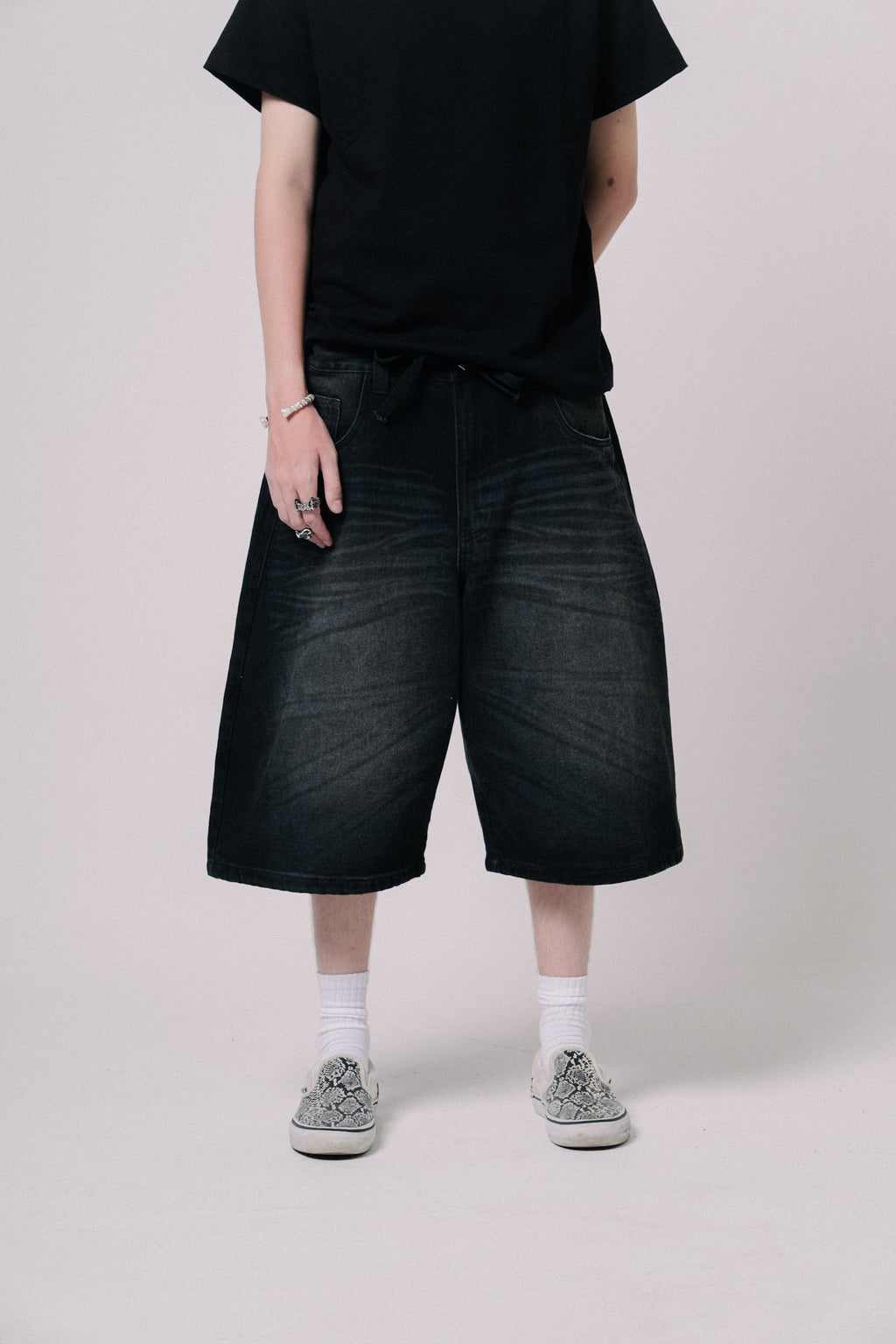 PHANTOM DENIM SHORTS